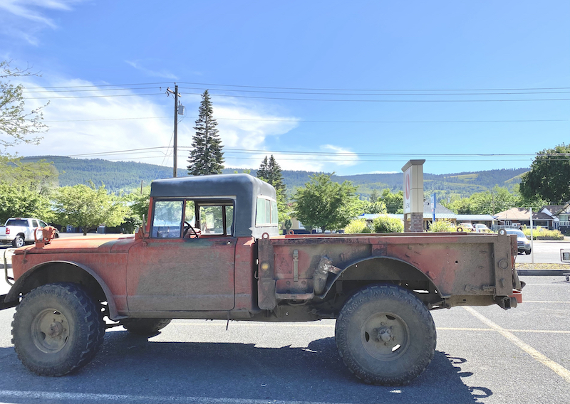 Old truck parked at the store in Le Grande