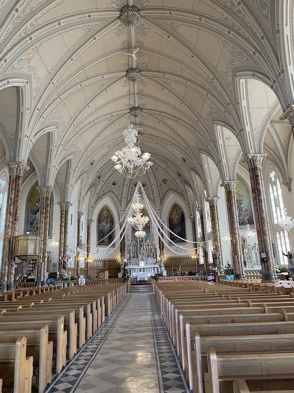 The inside of the towing church just outside of Trois-Rivières